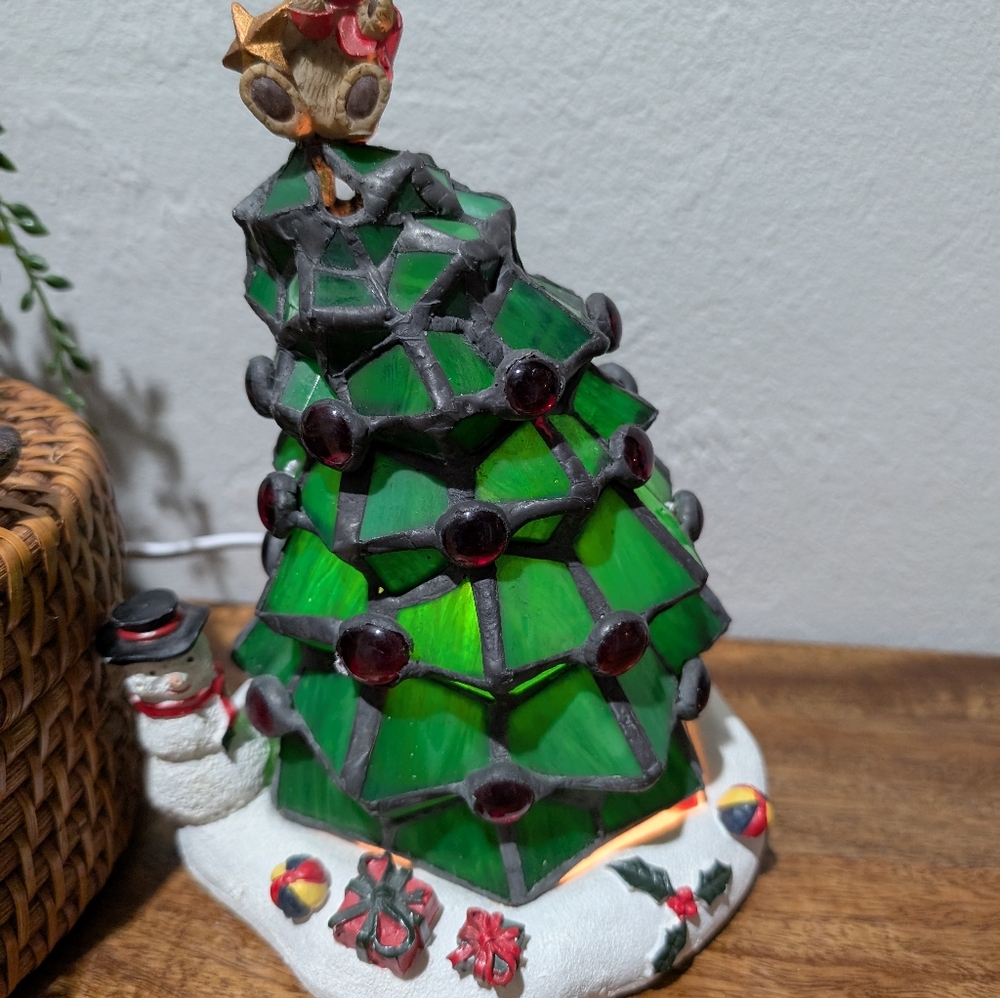 Catalina Lighting Tiffany Style Leaded Glass Christmas Tree Holiday Lamp 8.5” - Picture 4 of 7